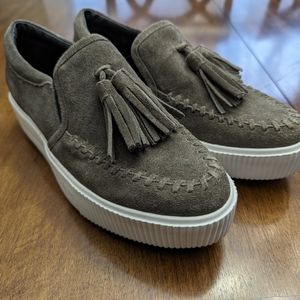 Saunda European Slip On Womens Size 5 1/2 Aztec Tassel Sneakers